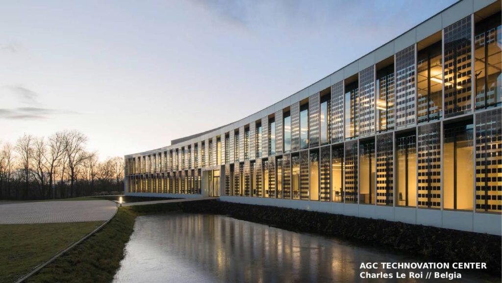 materiale de constructii in arhitectura - sticla activa